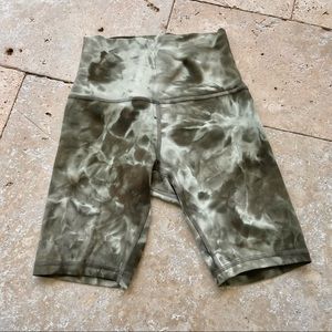 Lululemon Hi Rise Align Short *6" Incognito Camo Multi Gator Green Sz 2